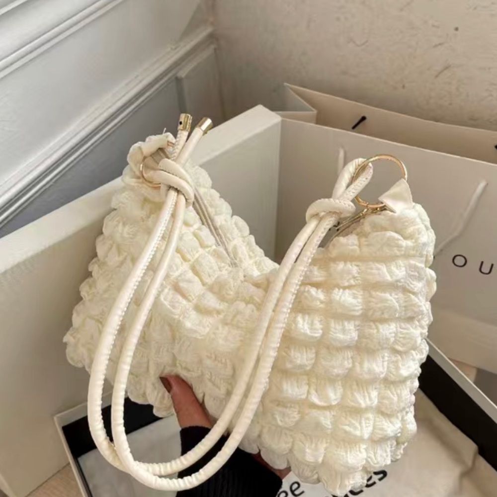 BOUTIQUE CLOUD BAG NWOT